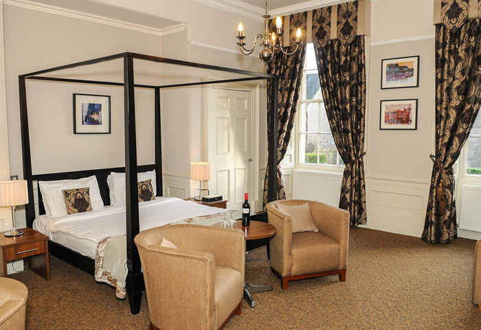 The Salisbury Hotel - Fourposter room