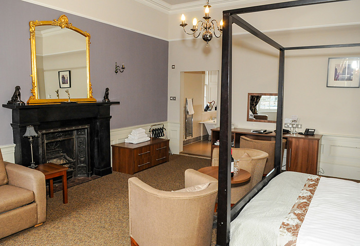 The Salisbury Hotel - Fourposter room